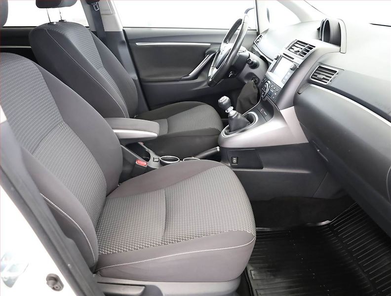Toyota Verso (2015) 1.8 Valvematic, Serv.kniha - fotka 7 z 16