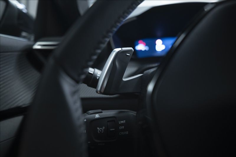 Peugeot 2008 1,2 HYBRID AT KAMERA 360° ČR - fotka 25 z 43