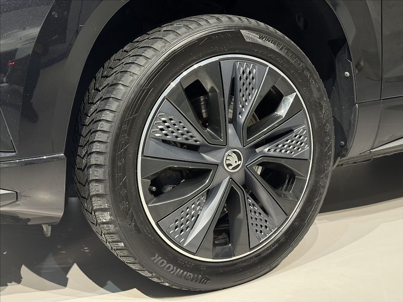 Škoda Karoq 2,0 TDi  DSG 4x4 Sportline LED - fotka 5 z 44