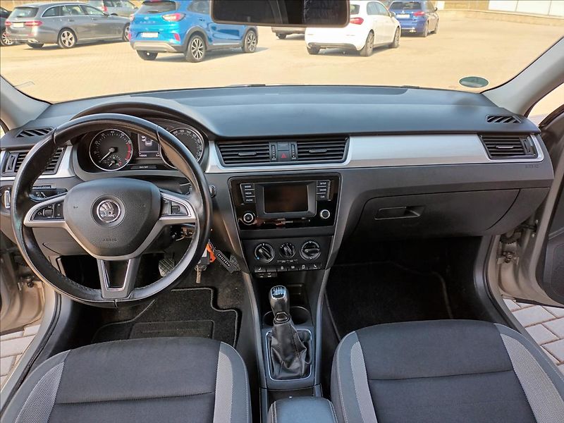Škoda Rapid 1,2 TSI,81KW,KLIMA,PARKING, - fotka 11 z 39