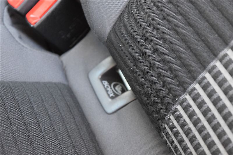 Volkswagen Golf 1,4 i 59KW NOVÁ STK ALU - fotka 17 z 35