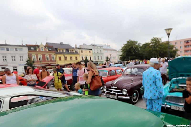Hlučínská krmášová jízda veteránů.
