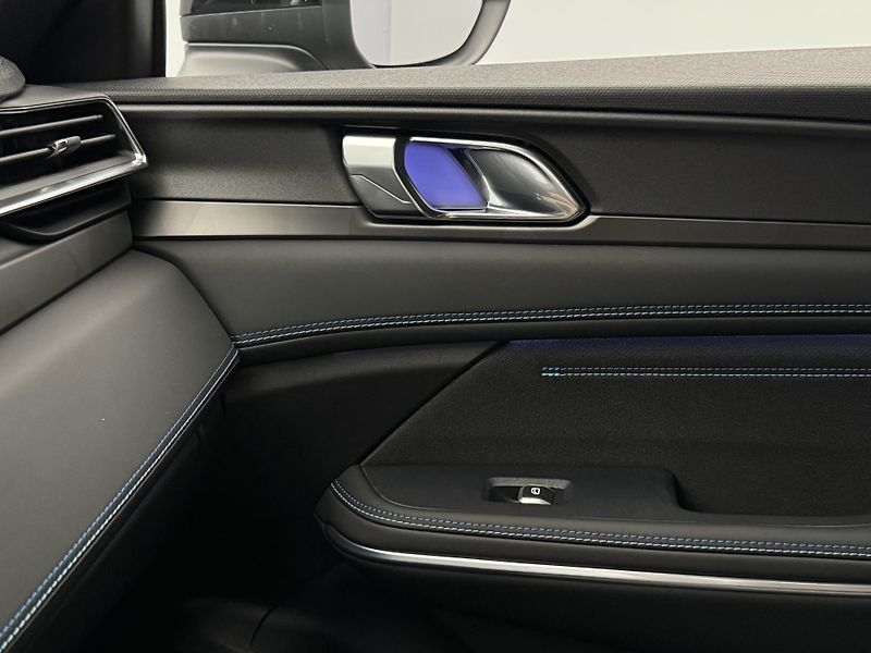 Lynk & Co 01 PHEV DCT AUT 1.maj - fotka 52 z 55