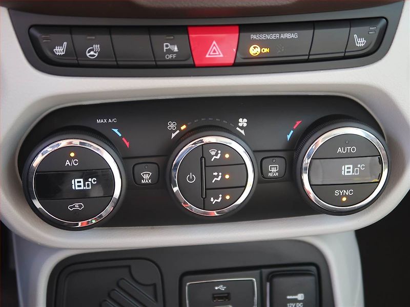 Jeep Renegade (2018) Longitude 1.4 MultiAir - fotka 17 z 18