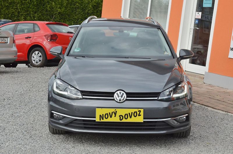 Volkswagen Golf (2017) 2.0 TDi 110kW HIGHLINE / LED - fotka 2 z 38