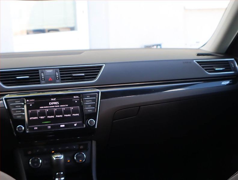 Škoda Superb (2016) Laurin&Klement 2.0 TDI 4x4 - fotka 8 z 19