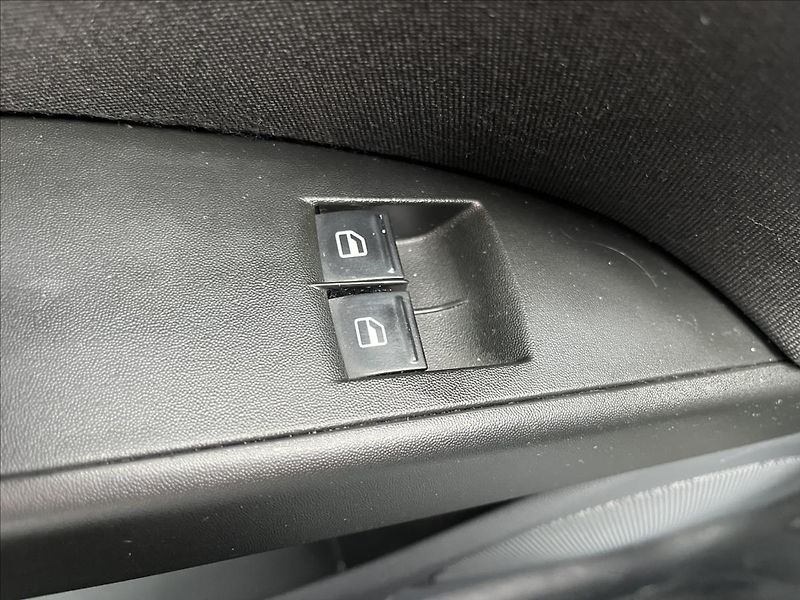Seat Leon 1,4 MPi 63KW KLIMA ČR - fotka 24 z 30