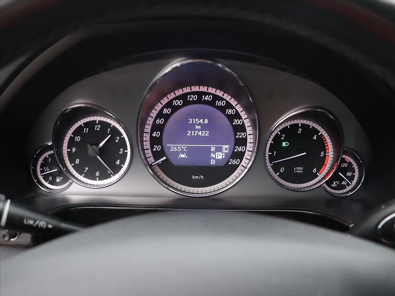 Mercedes-Benz Třídy E 3,0 350CDI 170kW CZ Avantgarde - fotka 17 z 35