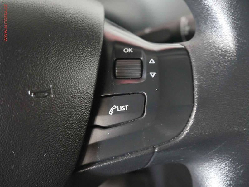 Peugeot 208 (2013) 1.2 PT, AC, tempo - fotka 13 z 17