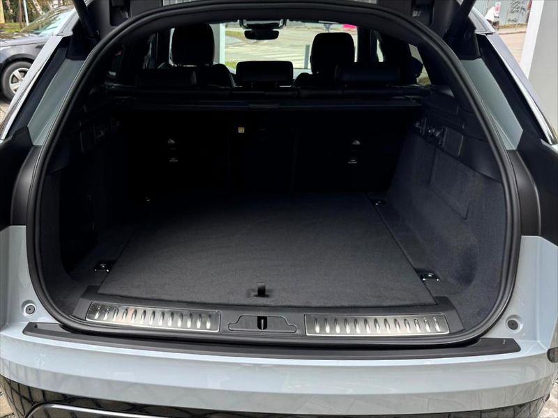 Land Rover Range Rover Velar 2,0 D200 DYNAMIC SE AWD - fotka 7 z 33