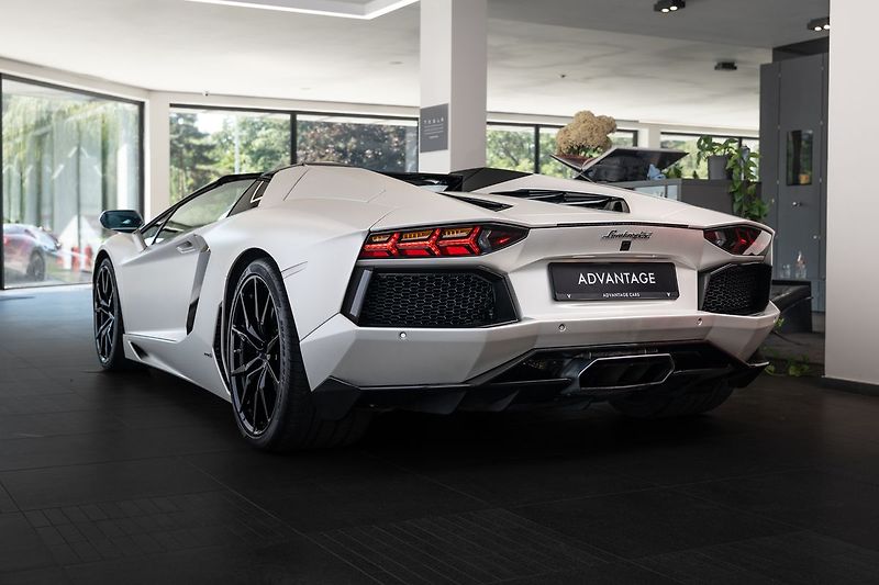 Lamborghini Aventador - fotka 4 z 25