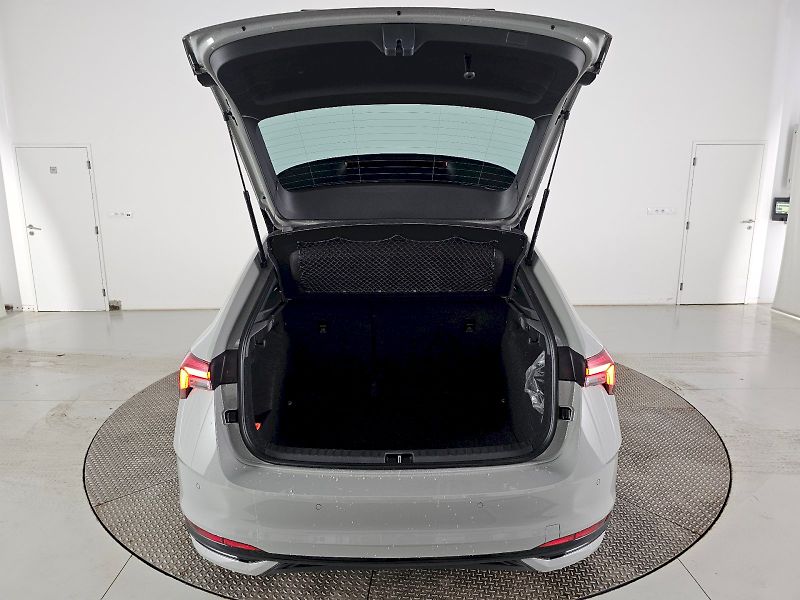 Škoda Scala (2024) 1.0TSi 85kW MONTE CARLO PANORA - fotka 27 z 27