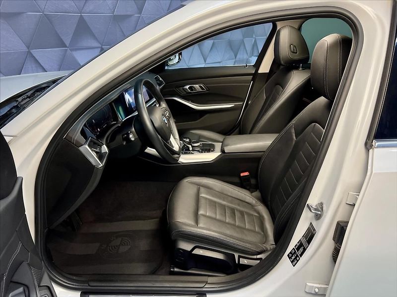 BMW Řada 3 320d xDrive A/T LUXURY, TAŽNÉ - fotka 11 z 31