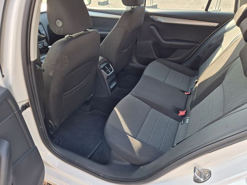 Škoda Octavia (2013) 1.6TDi 77kW , pěkná, bez koroz - fotka 20 z 24