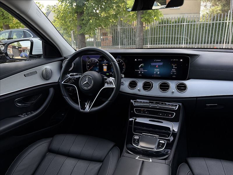 Mercedes-Benz Třídy E 300de 4Matic - fotka 12 z 34