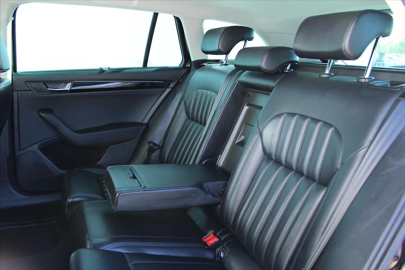Škoda Superb 2.0TDI 140kW DSG L&K ČR - fotka 10 z 33