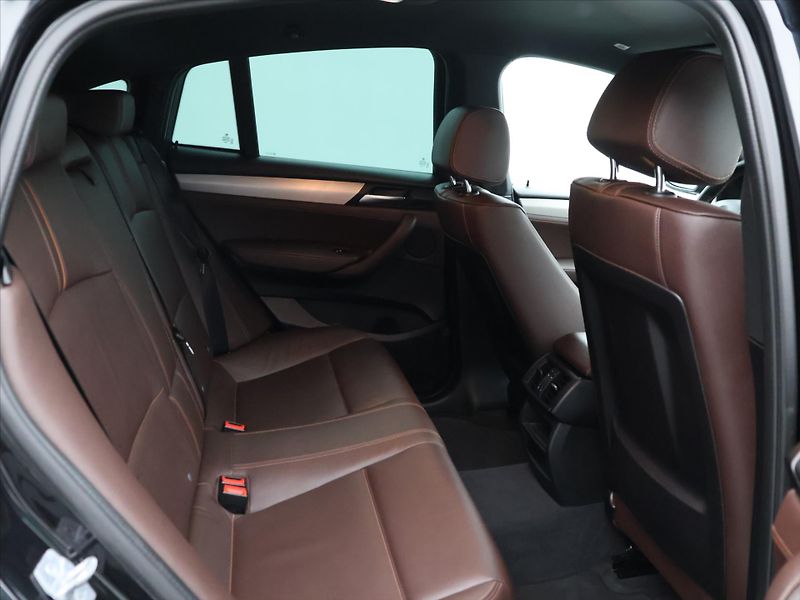 BMW X4 3,0 30d xDrive M Sport Shadow - fotka 13 z 32