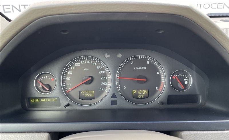 Volvo XC90 2,4 D,136kW,4x4,aut. - fotka 13 z 24