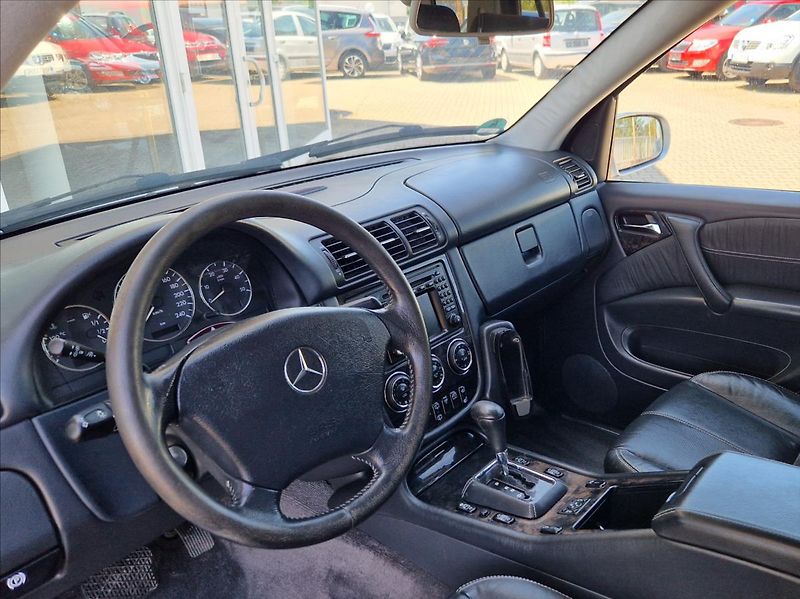 Mercedes-Benz Třídy M 2,7 CDI 120kW AUTO  ML 270 CDI - fotka 19 z 33