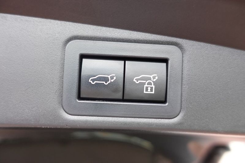 Toyota Corolla 2.0HSD e-CVT 3W GR SPORT Dynam - fotka 15 z 32