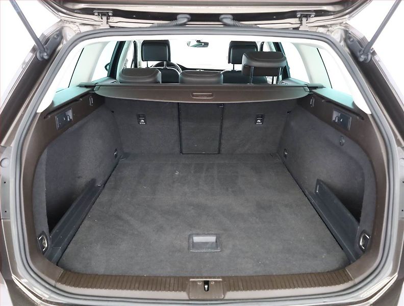 Volkswagen Passat (2016) Highline 2.0 TDI, Automat - fotka 18 z 19