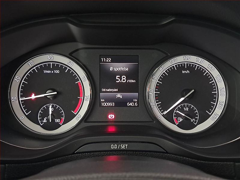 Škoda Karoq (2023) 1.0 TSI - fotka 11 z 18