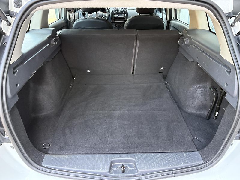 Dacia Logan (2018) 1.0 54 kW - fotka 12 z 12