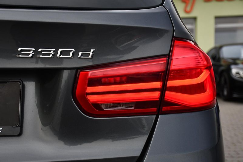 BMW Řada 3 330d xDrive MPaket SERV.KNÍŽKA - fotka 50 z 50