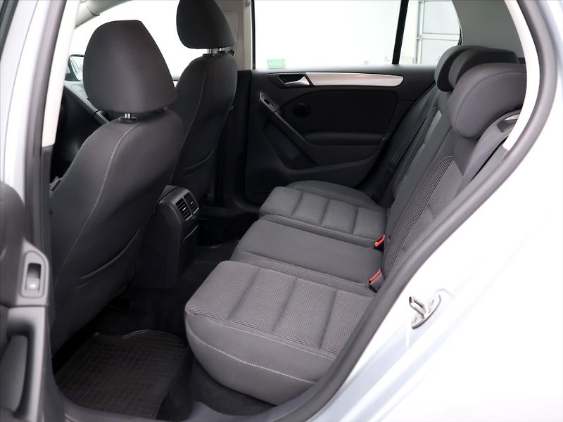 Volkswagen Golf 1,4 MPI 59KW Klimatizace CZ - fotka 13 z 31