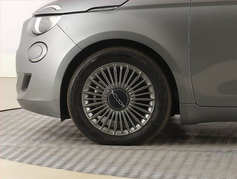 Fiat 500e (2022) 42 kWh, SoH 100%, Automat - fotka 15 z 25