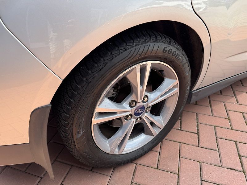Ford C-MAX (2011) 1.6 Ti-VCT Klima Tažné - fotka 47 z 49