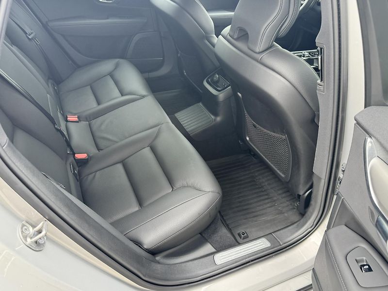 Volvo V90 T6 AWD PLUS DARK // 360 // TZ  - fotka 22 z 50