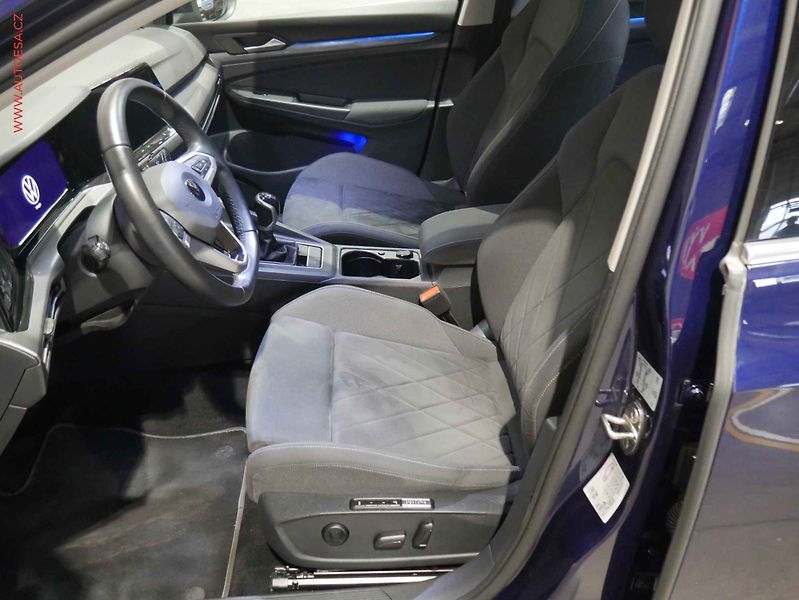 Volkswagen Golf (2020) 1.5TSi, AC, LED, navi - fotka 9 z 23