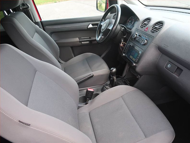 Volkswagen Caddy (2015) 1.6 TDI, 5Míst, ČR - fotka 9 z 16