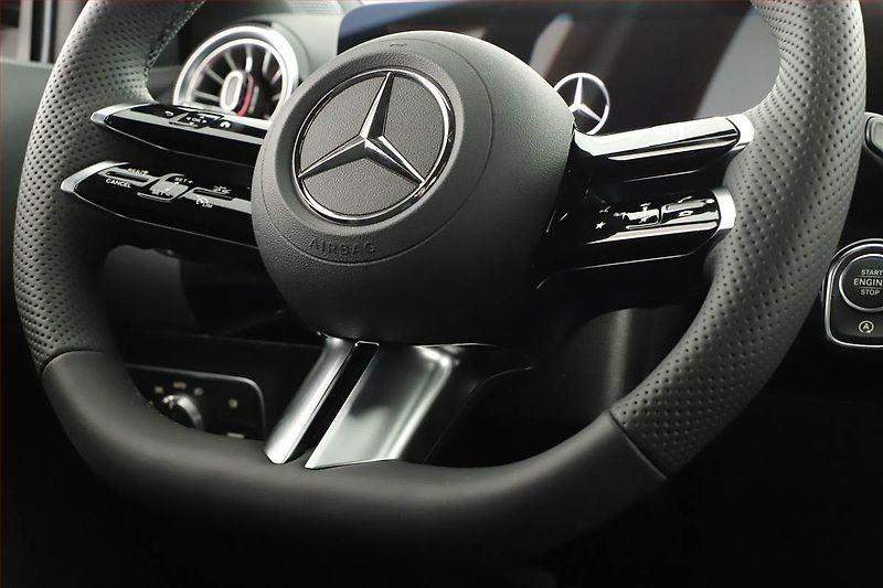 Mercedes-Benz GLA (2025) 180, AMG Line, Navigace - fotka 24 z 25