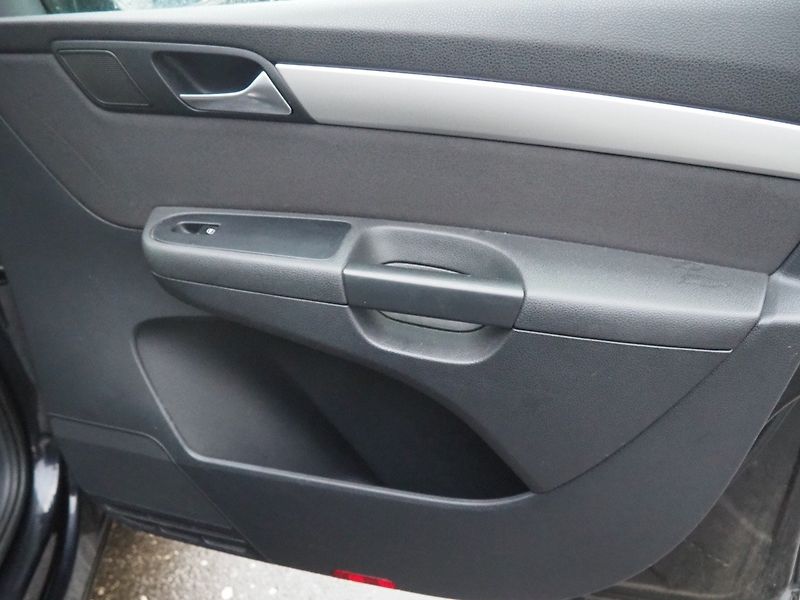 Volkswagen Sharan (2011) 2.0 TDI 103 kW, Tažné - fotka 17 z 33