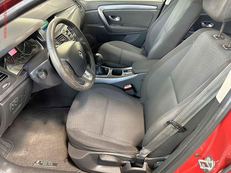 Renault Laguna (2010) 1.6i, 1.maj, AC, tempo - fotka 9 z 15
