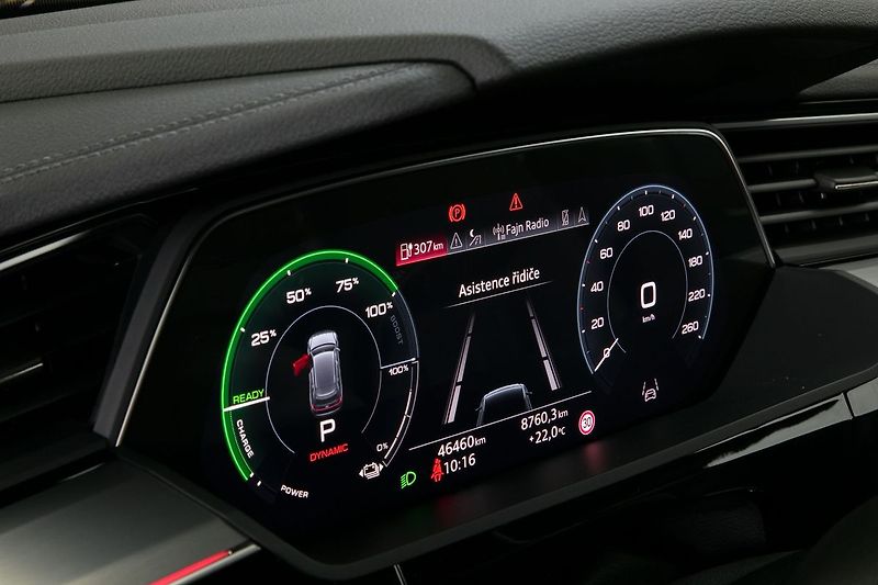 Audi e-tron 55 300kW Tažné HUD NightVision - fotka 44 z 50