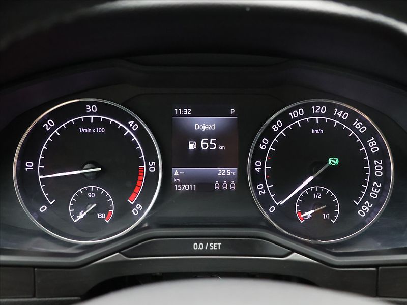 Škoda Superb 2,0 TDI DSG Style - fotka 18 z 36