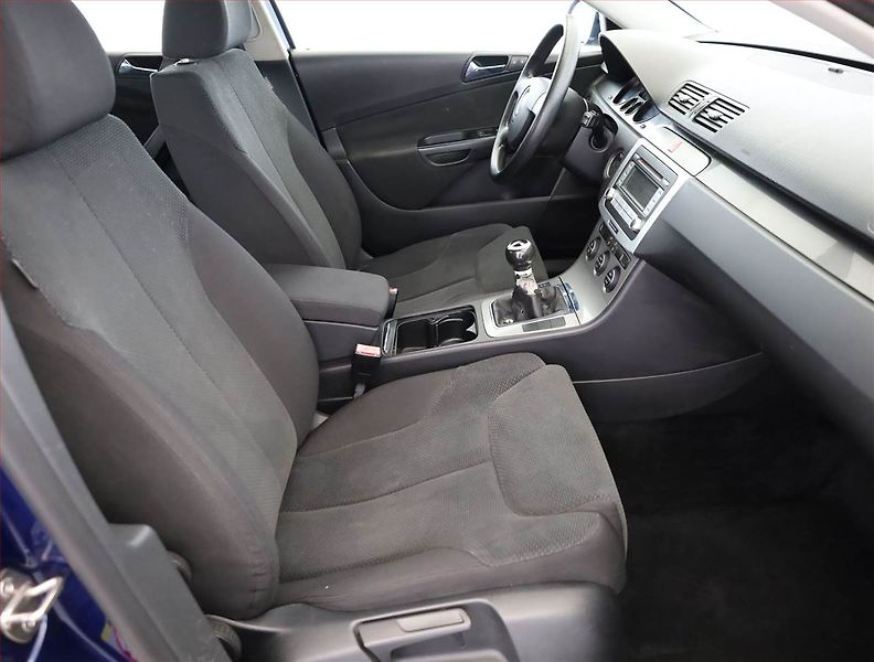 Volkswagen Passat (2007) 2.0 TDI, po STK, Klima - fotka 7 z 13