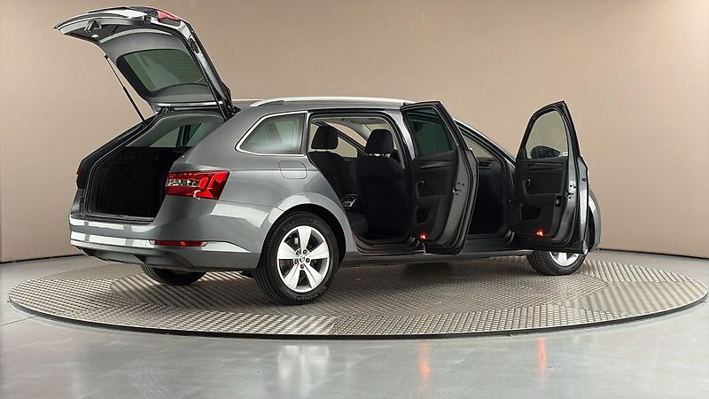 Škoda Superb 2.0 TDI DSG Style Combi - fotka 6 z 27