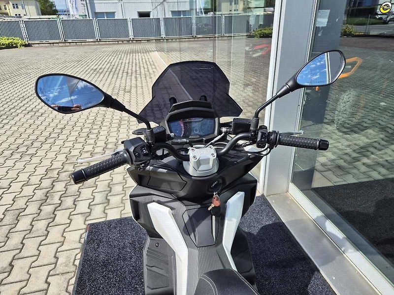 Aprilia SR GT 125 (2026) E5+ - AKČNÍ CENA - fotka 23 z 41