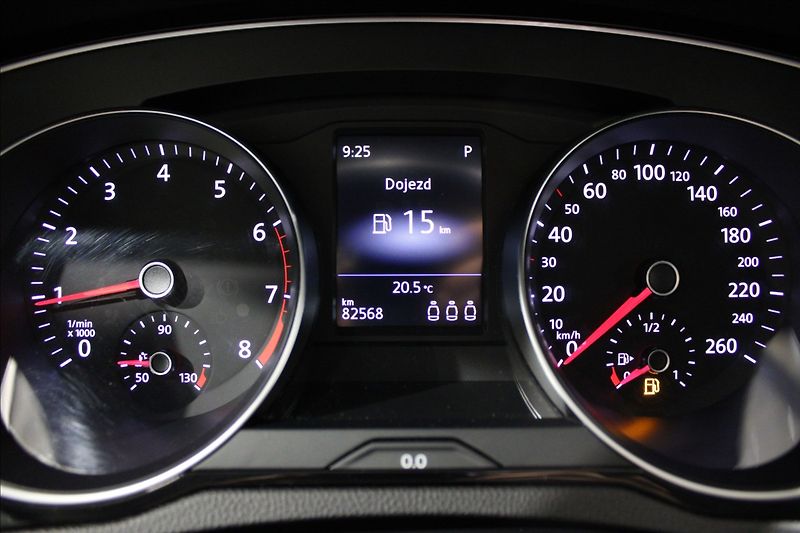 Volkswagen Passat 1,5 TSI DSG Business 1.maj. CZ - fotka 22 z 35