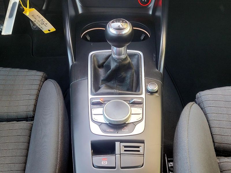 Audi A3 TFSi 103kW Limo,FULL LED - fotka 34 z 44