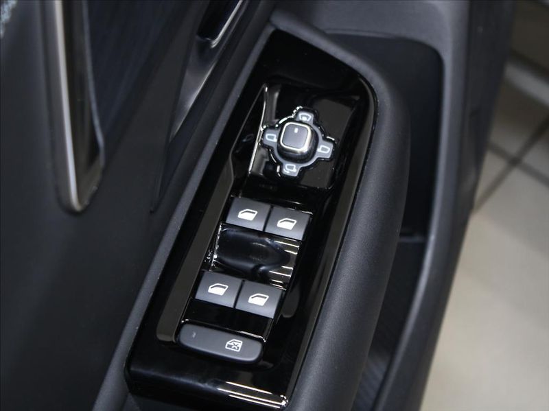 Citroën C5 X 1,6 PT 133kW Shine Záruka ČR - fotka 18 z 25