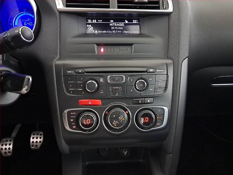 Citroën DS4 (2013) 1.6 e-HDi, ČR,1.maj - fotka 12 z 19