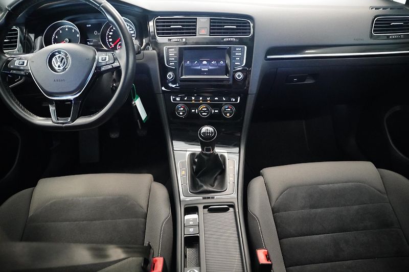 Volkswagen Golf - fotka 5 z 33