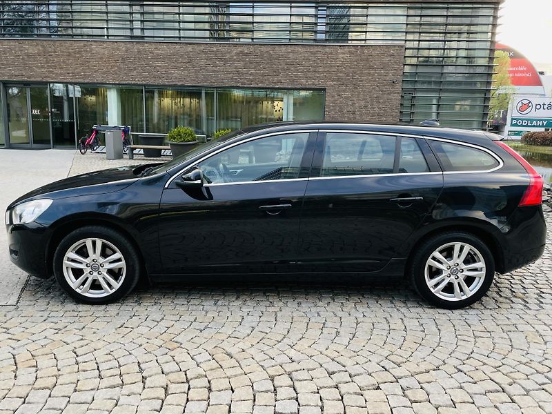 Volvo V60 2.4D5 MANUÁL VÝHŘEV SERVISKA - fotka 19 z 44