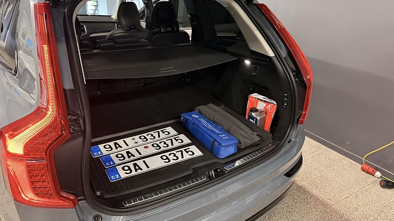 Volvo XC90 (2022) B5 ,ČR, REZERVOVÁNO - fotka 27 z 72