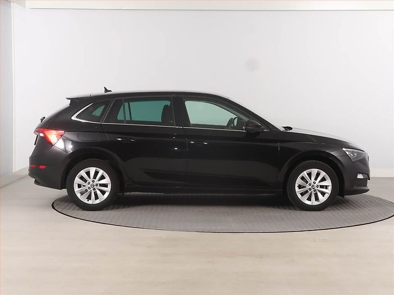Škoda Scala (2023) 1.5 TSI, Automat, ČR,1.maj - fotka 6 z 17